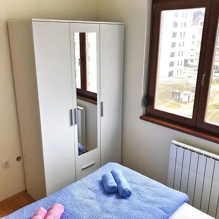Apartman Lola *