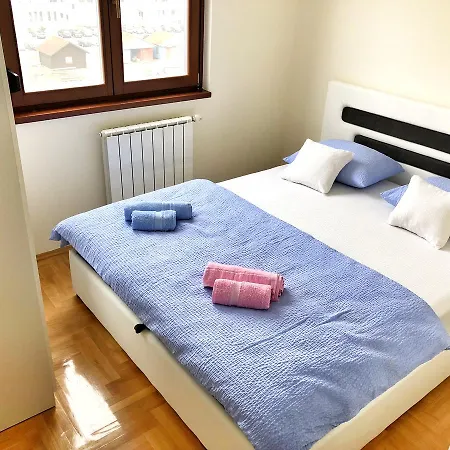 Apartment Apartman Lola